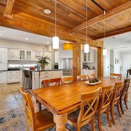 Seas The Day Destiny East Neighborhood Private Villa